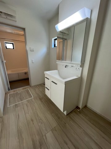 堺市東区北野田新築戸建て　2号棟の独立洗面台