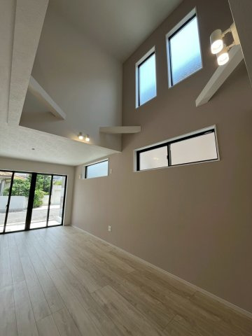 堺市東区北野田新築戸建て　2号棟の居間・リビング