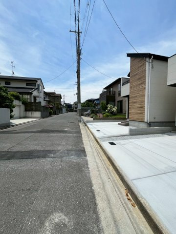 堺市東区北野田新築戸建て　2号棟の前面道路含む現地写真
