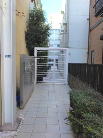 サンフェル神宮前のエントランス