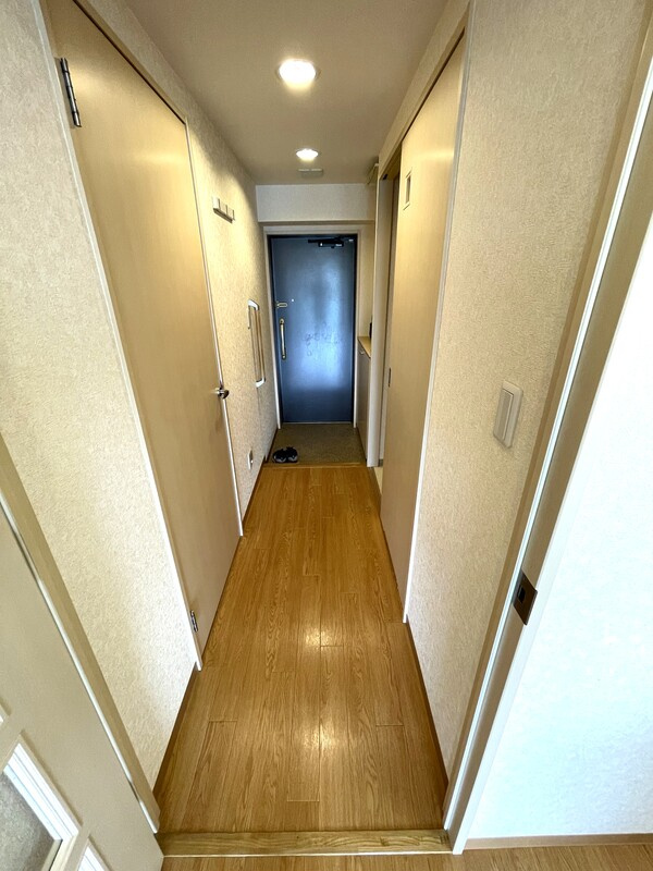 エピドール稲田堤の玄関|別部屋の参考写真です。