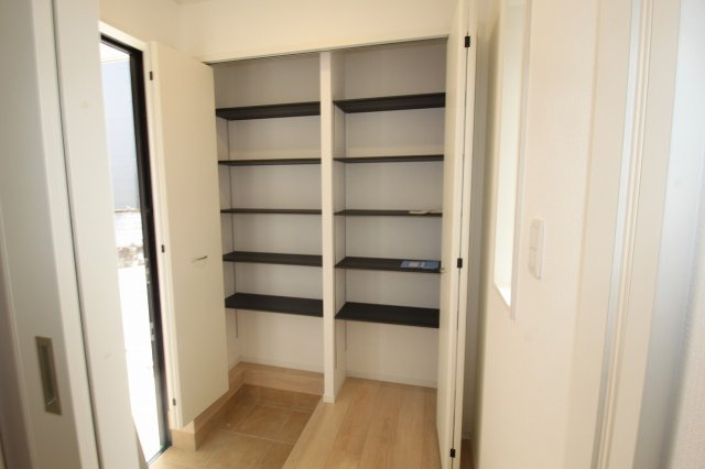 クレイドルガーデン　高知市薊野南町第1　1号棟の収納|玄関収納