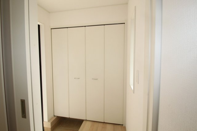 クレイドルガーデン　高知市薊野南町第1　1号棟の収納|玄関収納