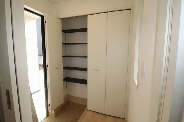 クレイドルガーデン　高知市薊野南町第1　1号棟の収納|玄関収納