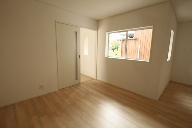 クレイドルガーデン　高知市薊野南町第1　1号棟の居間・リビング|ＬＤＫ　18.3帖　畳コーナー　3.0帖