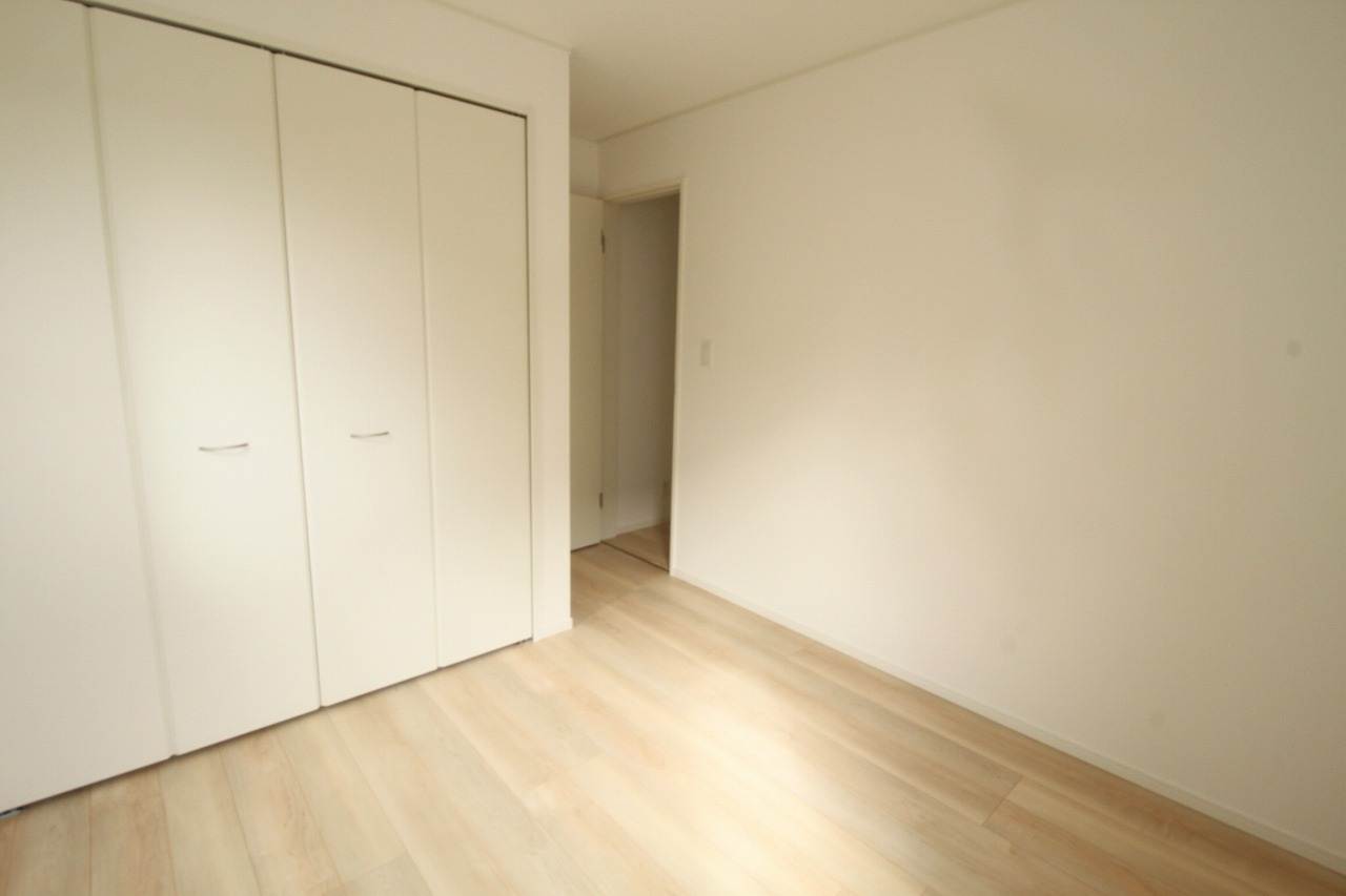 クレイドルガーデン　高知市薊野南町第1　1号棟の洋室|2Ｆ　西の部屋　5.0帖