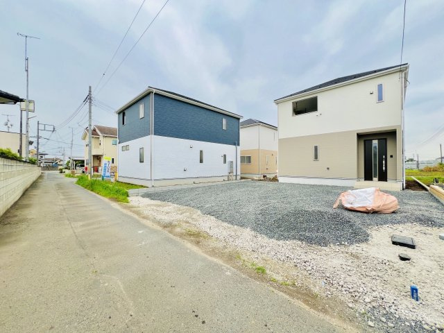 伊勢崎市平井町の前面道路含む現地写真|駐車も楽々♪