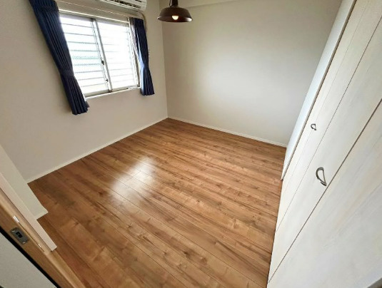 コンフォート北谷桃原パークサイドの洋室