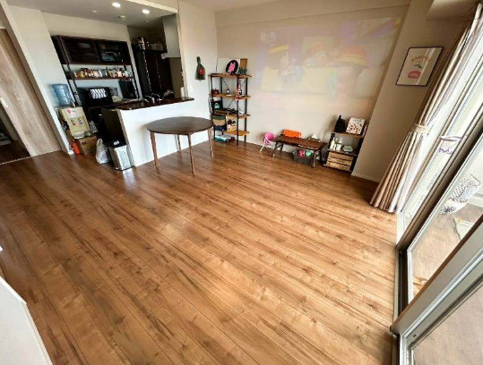 コンフォート北谷桃原パークサイドの居間・リビング