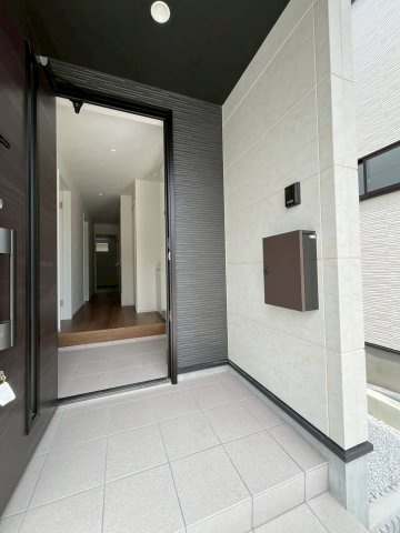 堺市東区北野田新築戸建て　1号棟の玄関