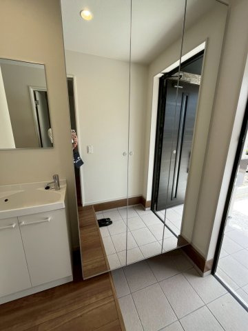 堺市東区北野田新築戸建て　1号棟の玄関