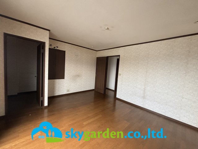 平塚市長持　中古戸建の居間・リビング