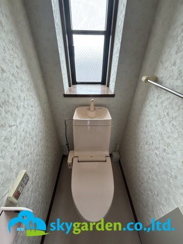 平塚市長持　中古戸建のトイレ