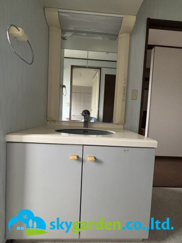 平塚市長持　中古戸建の洗面所