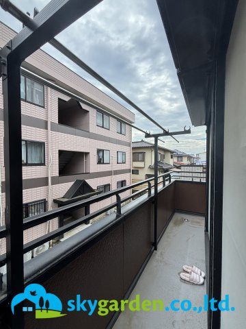 平塚市長持　中古戸建のバルコニー