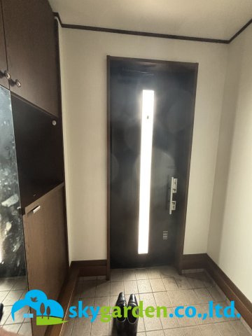 平塚市長持　中古戸建の玄関