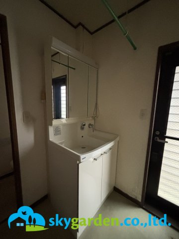 平塚市長持　中古戸建の独立洗面台