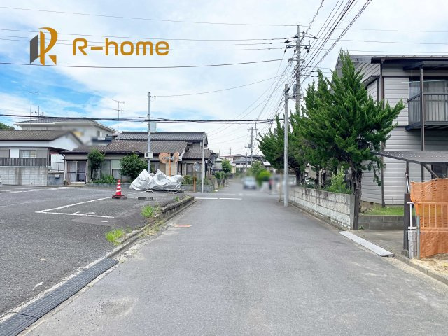 牛久市南4丁目7期　新築戸建て　1号棟の前面道路含む現地写真|『今から見たい！』大歓迎です♪
お気軽にＲ－ｈomeまでお問い合わせください。