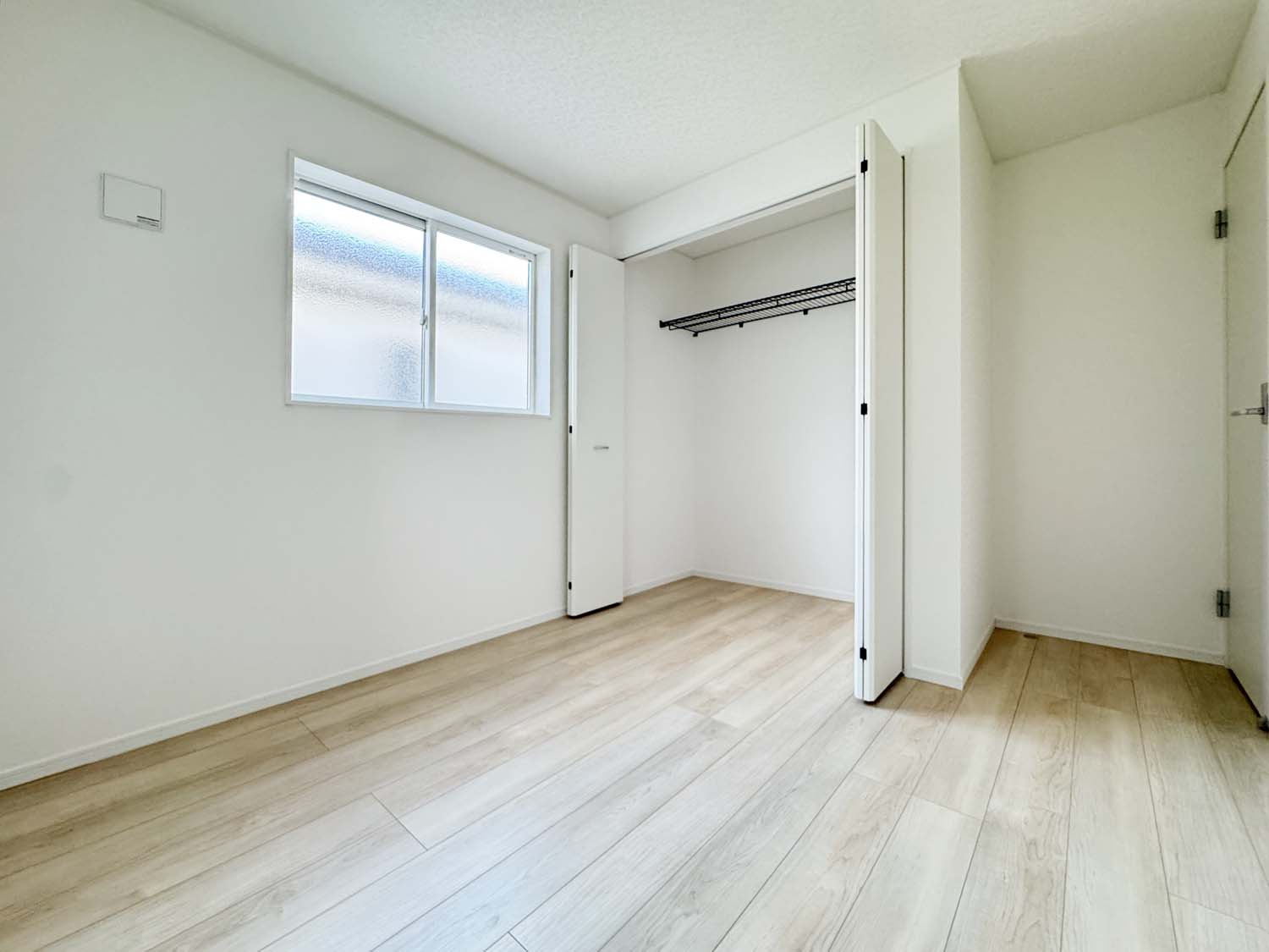 耐震+制震の家 沼隈町草深：住宅性能取得物件 1号棟の洋室|各居室に収納を備えました