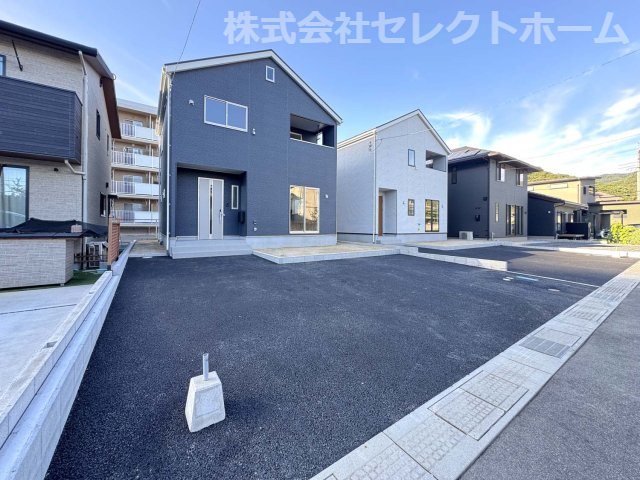 耐震+制震の家 沼隈町草深：住宅性能取得物件 1号棟の外観|★先着順販売受付開始！
耐震+制震の家 沼隈町草深：住宅性能取得物件 1号棟
◎住宅性能評価取得物件
◎価格への挑戦と性能にもこだわった家
◎福山市立想青学園徒歩10分
◎ニチエー沼南店徒歩6分