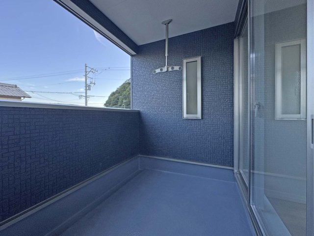 耐震+制震の家 沼隈町草深：住宅性能取得物件 1号棟のバルコニー|雨の日も安心！インナーバルコニー