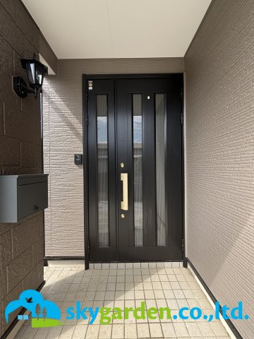 伊勢原市串橋　中古戸建の玄関