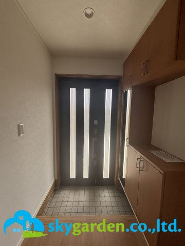 伊勢原市串橋　中古戸建の玄関