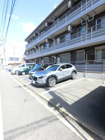 グランレガーメヴィラの駐車場