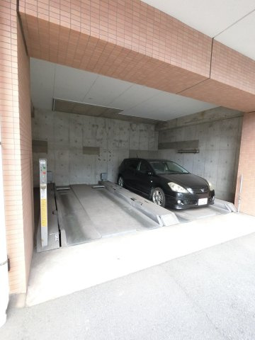 スカール千葉みなとの駐車場