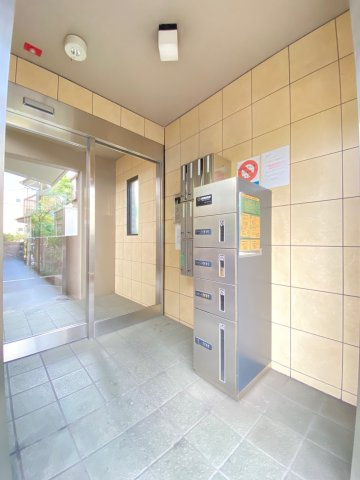 グランメゾン椿森のエントランス