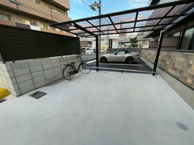 BASE青木の駐車場