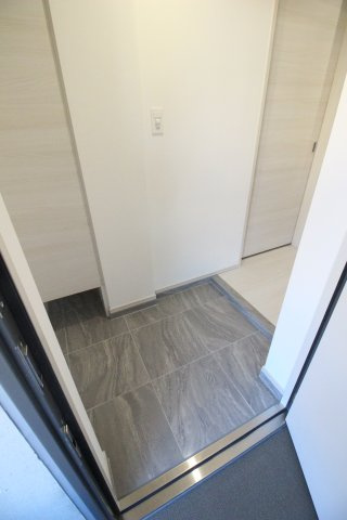 ステージファースト千葉中央の玄関