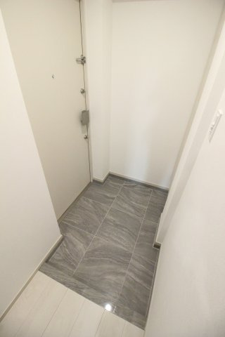 ステージファースト千葉中央の玄関