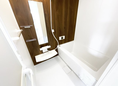 【浴室】 | パデシオン宇治木幡 | 追い炊き機能付きのお風呂ですので、ご家族の入浴時間がバラバラでもいつでも温かいお風呂に浸かれます。