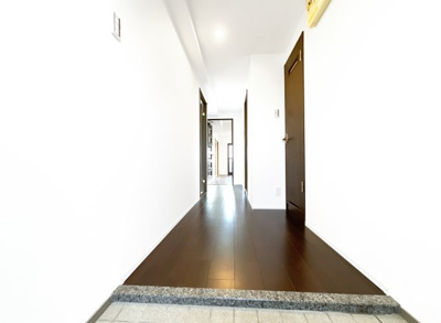 【玄関】 | パデシオン宇治木幡 | こちらの物件を内覧して、ご家族団らんの暮らしを想像してみませんか？ここをスタートに、お客様にとってベストなお家を探して下さい。住宅購入は人生の最大イベントです。焦らずゆっくり楽しみながら見つけましょう