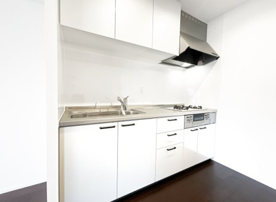 【キッチン】 | パデシオン宇治木幡 | システムキッチンは新調しています。浄水器切替水栓があり、毎日の飲み水や料理の水が安心・安全で嬉しいですね。