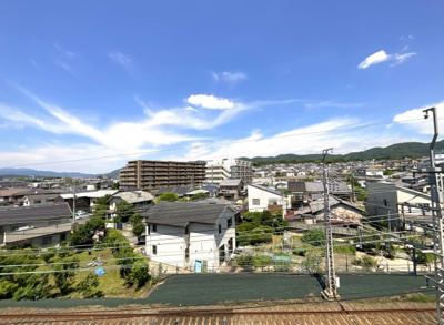 【展望】 | パデシオン宇治木幡 | 5階部分につき眺望は良好ですね！マンションのすぐ近くに児童公園があり、保育園も徒歩3分にあり小さいお子様がいらっしゃるご家庭は助かります。