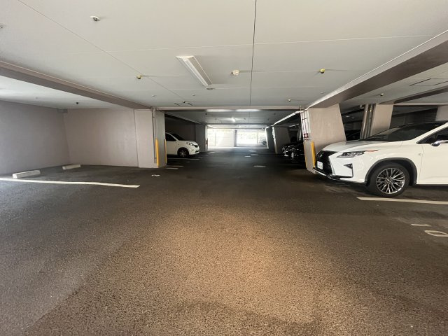 アメニティ新栄の駐車場