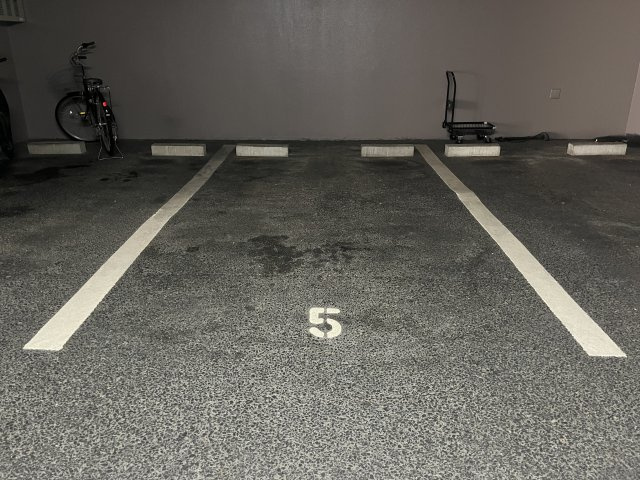 アメニティ新栄の駐車場