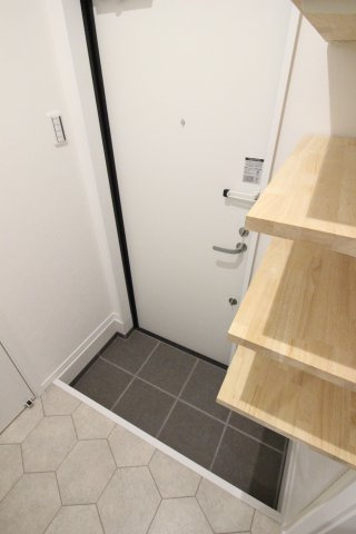 クレセントパーク末広の玄関