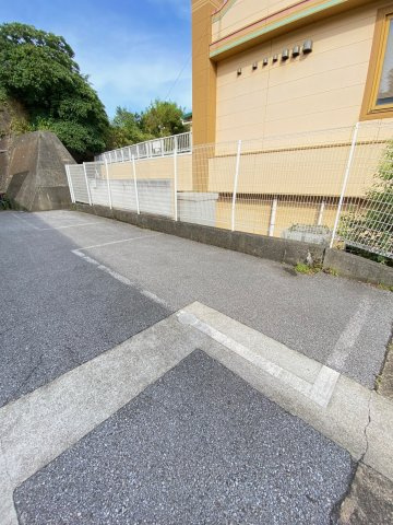 サンライズ西千葉の駐車場