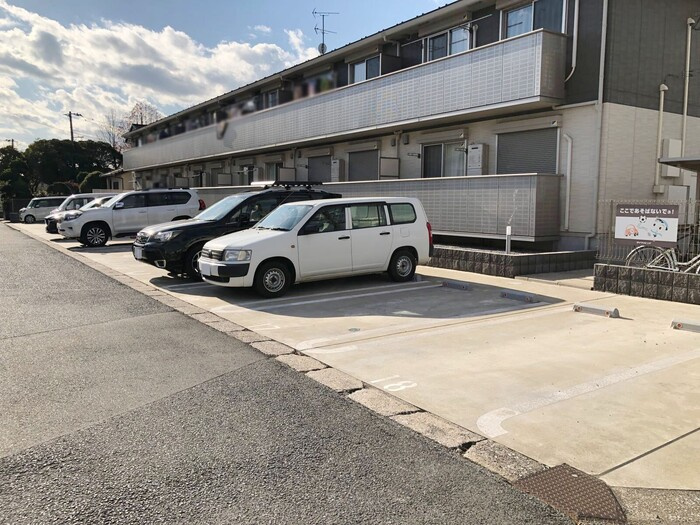 リオハイトの駐車場