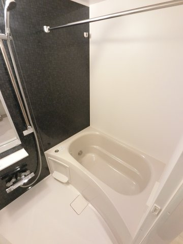 ロイジェントパークス千葉中央の浴室