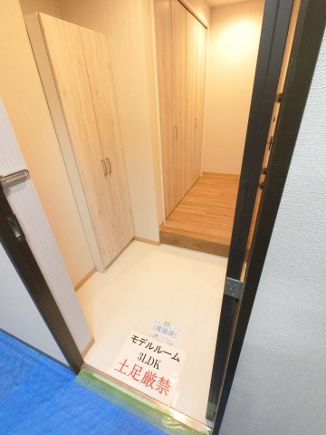 フェリス辰巳台の玄関