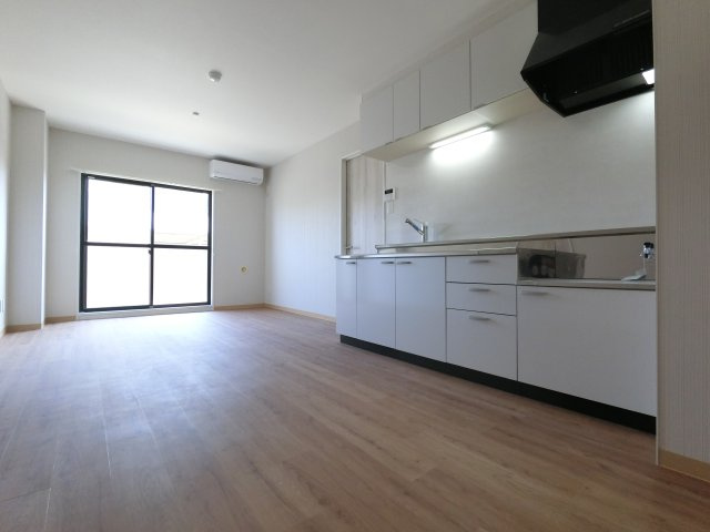 フェリス辰巳台の居間・リビング