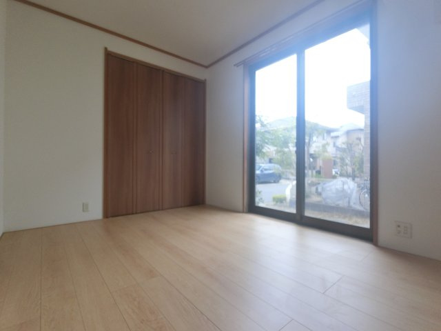 宮野木町貸戸建の洋室