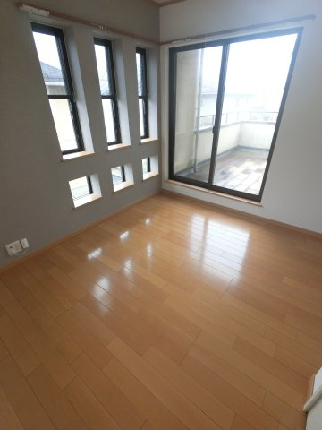 宮野木町貸戸建の洋室