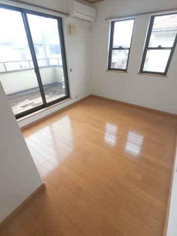 宮野木町貸戸建の洋室