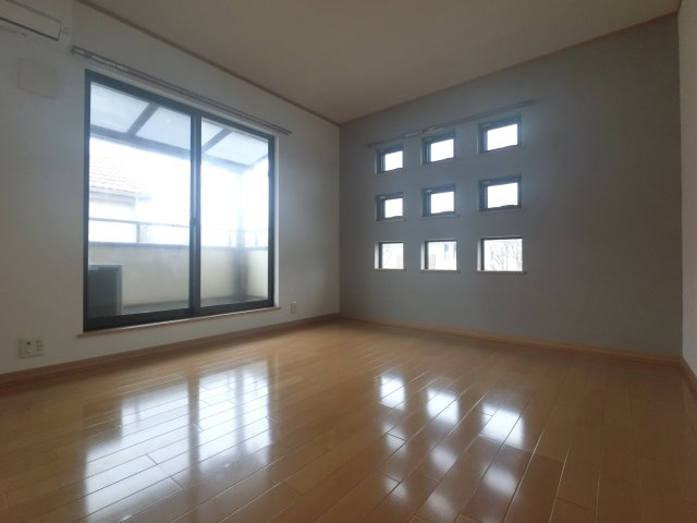 宮野木町貸戸建の洋室