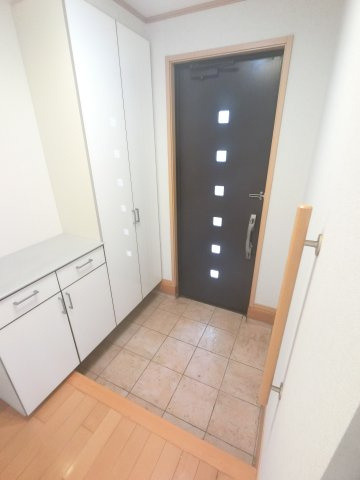 宮野木町貸戸建の玄関